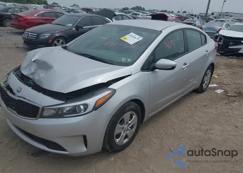 2018 Kia Forte Lx z USA, uszkodzony, nr VIN 3KPFK4A77JE227802